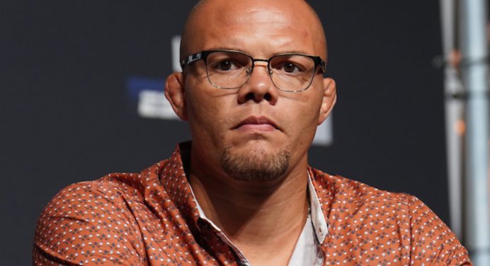 Anthony Smith lamenta anúncio de Glover vs Jamahal no UFC Rio: “Me deixou sem ninguém”
