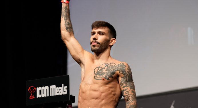 Matheus Nicolau entra no top 5 dos pesos-moscas após vitória no UFC Orlando