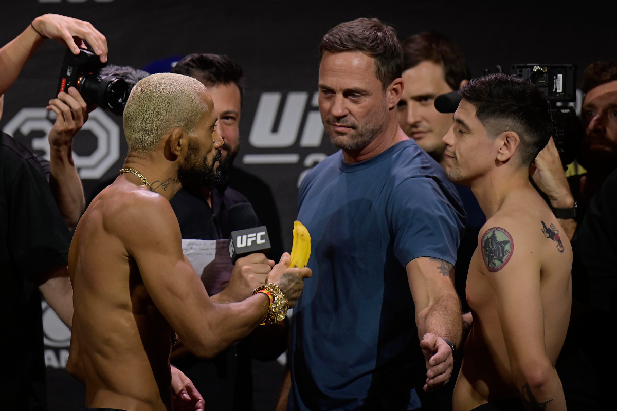 Em alusão a caso de racismo, Deiveson come banana na pesagem cerimonial do UFC Rio