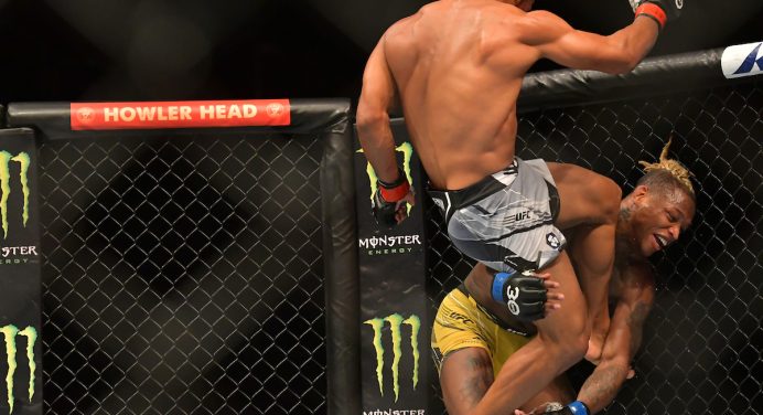 Promessa do MMA, Ismael Marreta nocauteia rival com golpe espetacular em estreia no UFC