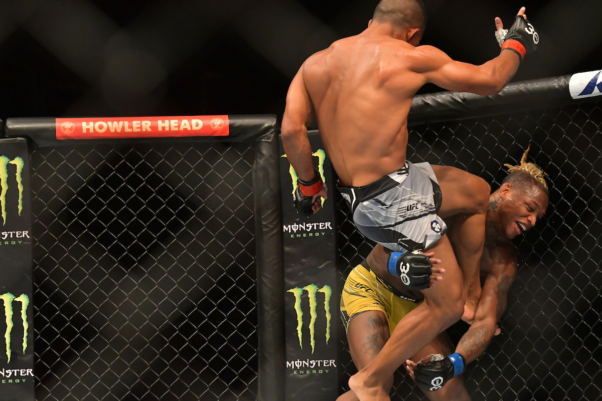 Promessa do MMA, Ismael Marreta nocauteia rival com golpe espetacular em estreia no UFC