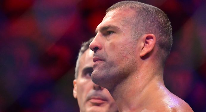 Maurício Shogun se aposenta do MMA com derrota por nocaute no UFC Rio