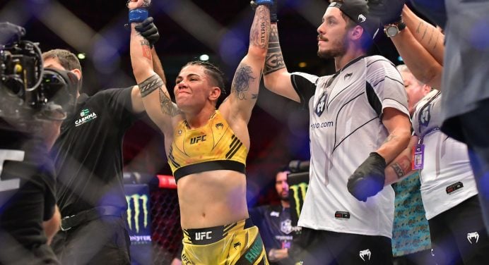 Jéssica Bate-Estaca pede disputa de título do UFC contra Zhang Weili no Brasil