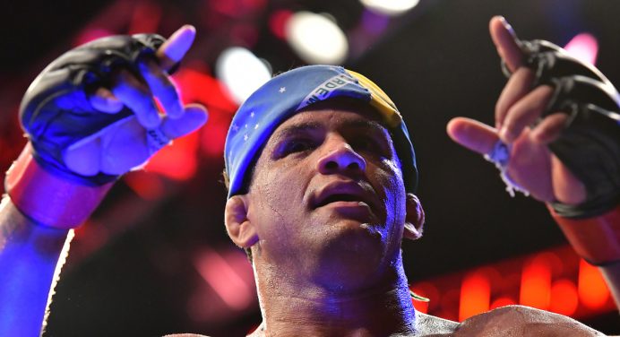 Durinho finaliza Magny no primeiro round e levanta público no UFC Rio