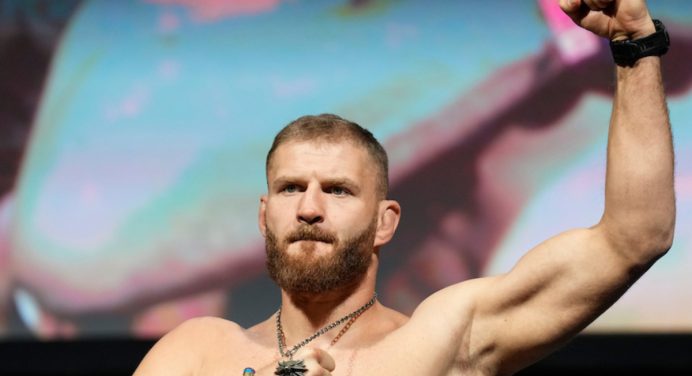 Jan Blachowicz promete ‘corrigir’ cenário com reconquista de título do UFC