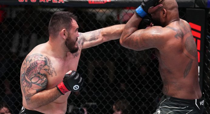 Augusto Sakai vence com folga e afasta má fase no UFC Vegas 70