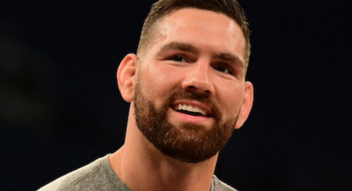 Weidman projeta retorno triunfal e briga por título no UFC: “Chocar o mundo de novo”