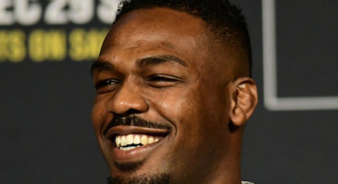 Jon Jones revela torcida a favor de Jake Paul em luta de boxe contra Tommy Fury