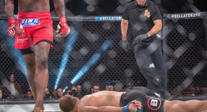 Americano rouba a cena no Bellator com nocaute incrível; veja