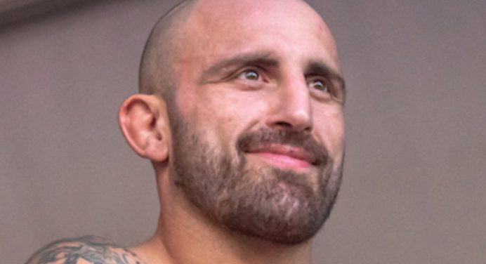 Volkanovski classifica Makhachev como ‘fraco’ por minimizar sonho de ser campeão duplo