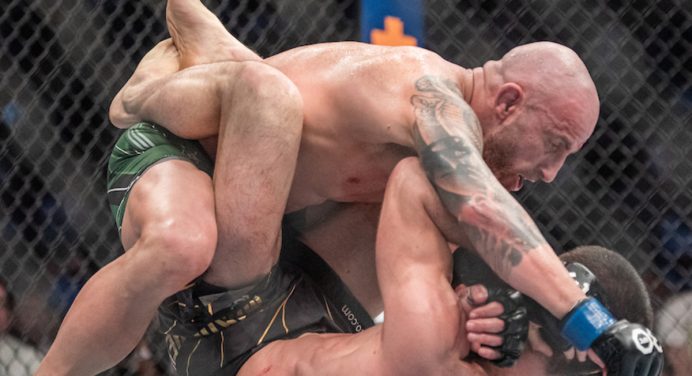 Cormier enaltece Volkanovski e se mostra impressionado: “Primeiro a humanizar Makhachev”