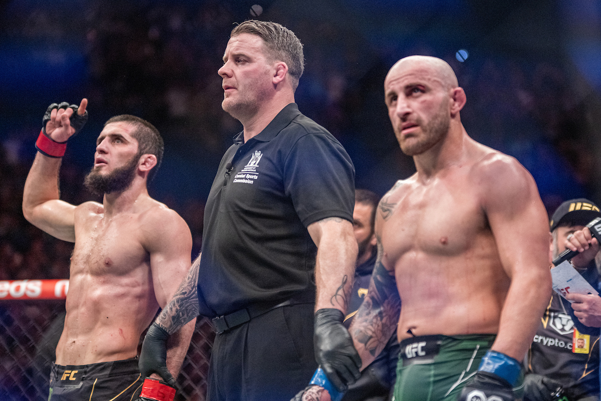 Volkanovski discorda de juízes do UFC 284 e pede revanche; Makhachev rebate