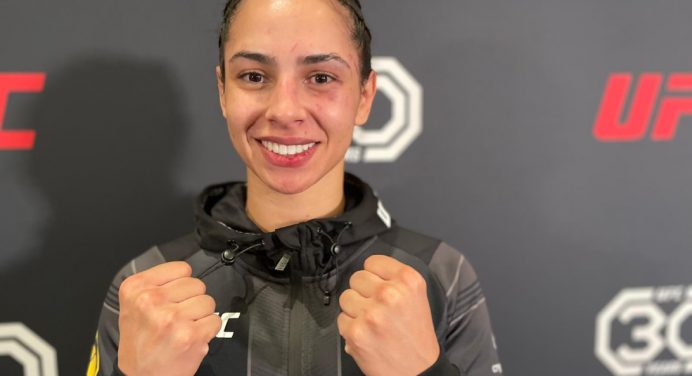 Ariane Lipski celebra evolução demonstrada em vitória no UFC Vegas