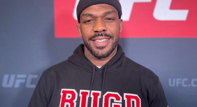 Jon Jones critica jiu-jitsu de Ciryl Gane e crava: “Caminho mais fácil para a vitória”