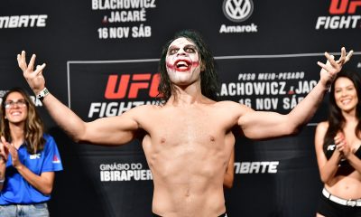 Markus 'Maluko' Perez fazendo cosplay de Coringa do Batman durante pesagem cerimonial do UFC São Paulo, em 2019.