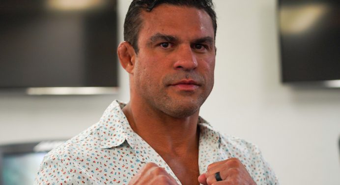 Presente de aniversário! Vitor Belfort vence Ronaldo Jacaré no Gamebred Boxing 4