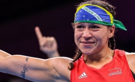 Bia Ferreira brilha no Campeonato Mundial de boxe e é bicampeã