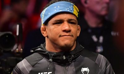 Gilbert Durinho com a bandeira no Brasil na cabeça durante a entrada para sua luta no UFC Rio, em janeiro de 2023.