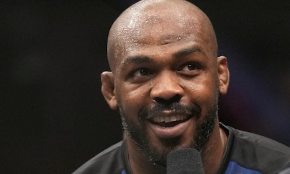 Jon Jones durante entrevista no UFC 286, após sua vitória sobre Ciryl Gane.