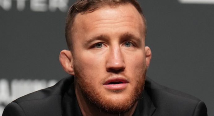 Treinador leva Justin Gaethje à lona em desafio de socos no corpo; veja