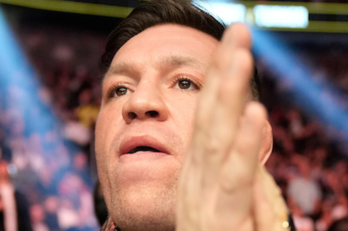 Conor McGregor expressa desejo de disputar cinturão dos meio-médios do UFC