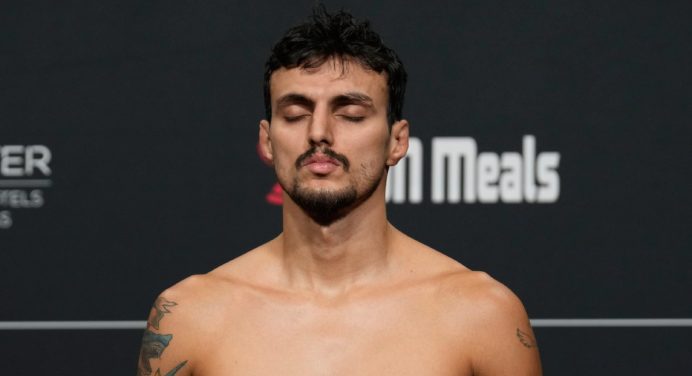 Ricardo Carcacinha não bate o peso e é retirado do card do UFC Vegas