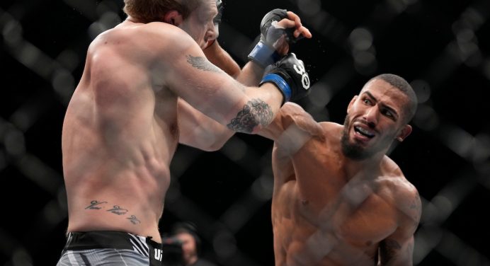 Com o pé direito! Vitor Petrino dá show e estreia com vitória no UFC