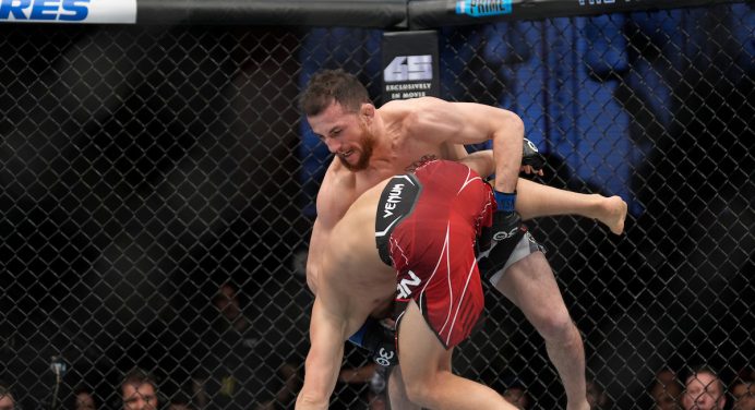 Histórico! Dvalishvili bate recorde no UFC e trucida marca anterior