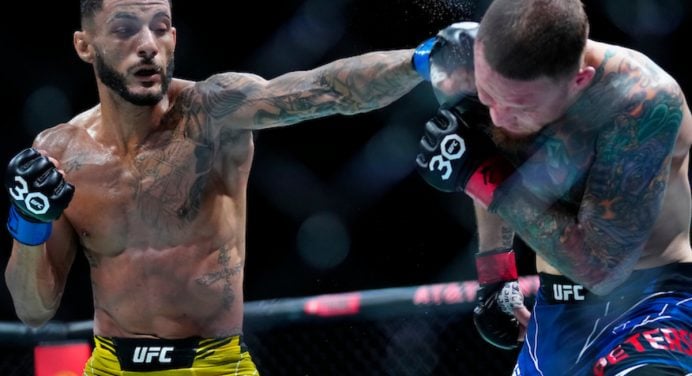 Dominante, Lucas Alexander aprova desempenho ao vencer primeira luta no UFC