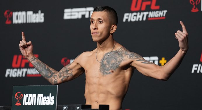 Lutador do UFC assume bissexualidade após vazamento de vídeo íntimo