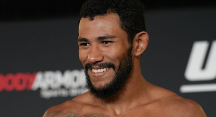 Com três derrotas em quatro lutas, Rafael Alves é retirado do plantel do UFC