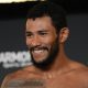 Rafael Alves comemora ao bater o peso e confirmar luta no UFC