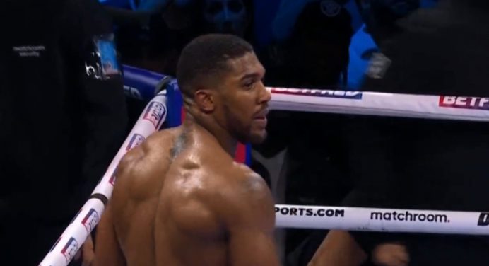 Boxe: Ex-campeão mundial, Anthony Joshua vence com nocaute brutal; veja