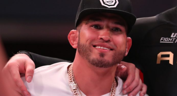 Após vencer Roy Jones Jr, Anthony Pettis cogita luta com Anderson Silva no boxe