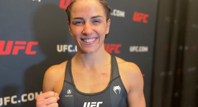 Norma Dumont faz campanha por ‘title shot’: “Camp para Amanda começa hoje”