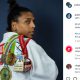 A judoca Rafaela Silva posa de quimono e com algumas de suas medalhas.