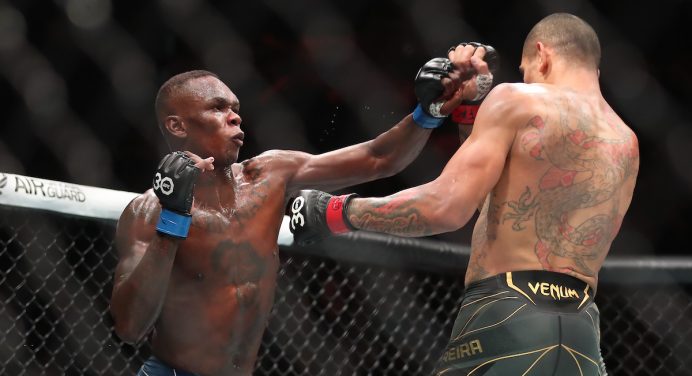 Israel Adesanya fatura bônus de R$ 253 mil por ‘Performance da Noite’ no UFC 287