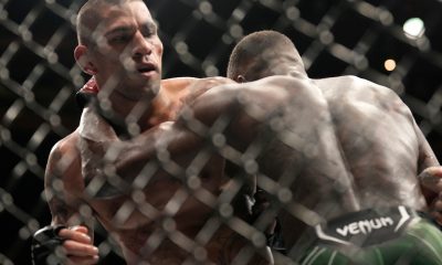 Alex Poatan ataca Israel Adesanya na luta principal do UFC 281.