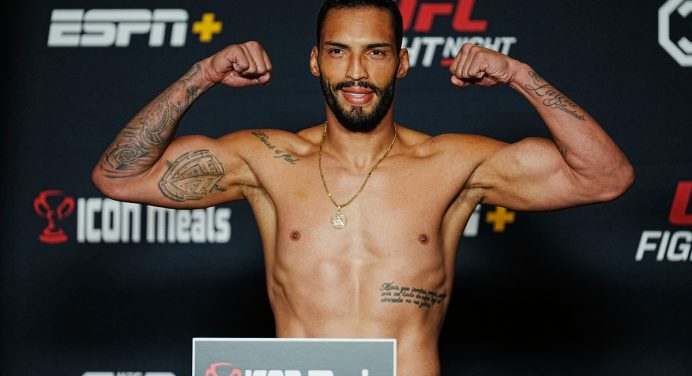 Bruno Blindado bate o peso e lidera esquadrão brasileiro no UFC Vegas 71