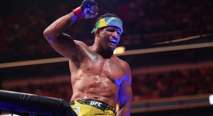 Durinho revela que será reserva de disputa de título entre Covington e Edwards