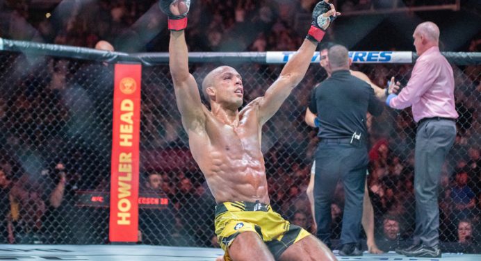 Edson Barboza fatura bônus de R$ 245 mil por nocaute no UFC Kansas City