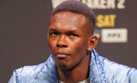 Israel Adesanya participa de coletiva de imprensa do UFC