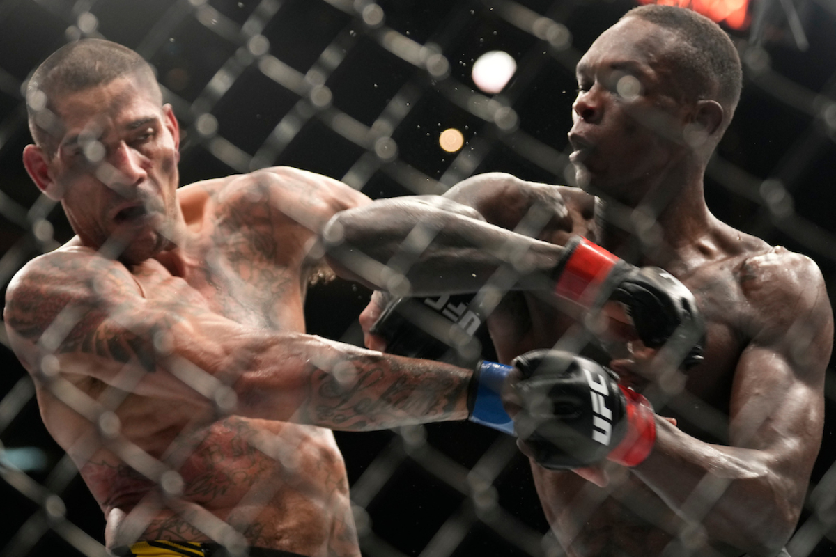 Israel Adesanya luta contra Alex Poatan no UFC 281.
