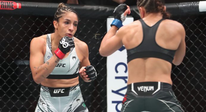 Jaqueline Amorim começa bem, mas cansa e perde estreia no UFC de virada