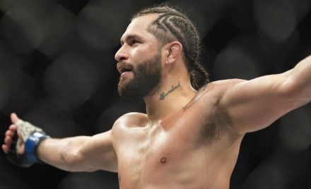 De tranças, Masvidal entra no octógono durante o UFC 272, para sua luta contra Colby Covington