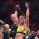 A judoca brasileira Luana Pinheiro comemora vitória no UFC 287