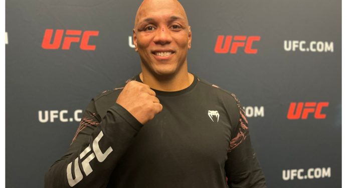 Marcos Pezão desafia Derrick Lewis após vitória no UFC Vegas 72