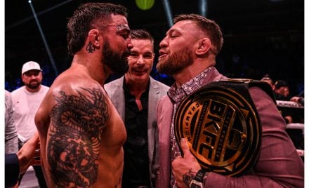 Com o cinturão do evento de boxe sem luvas no ombro, McGregor faz encarada com Mike Perry