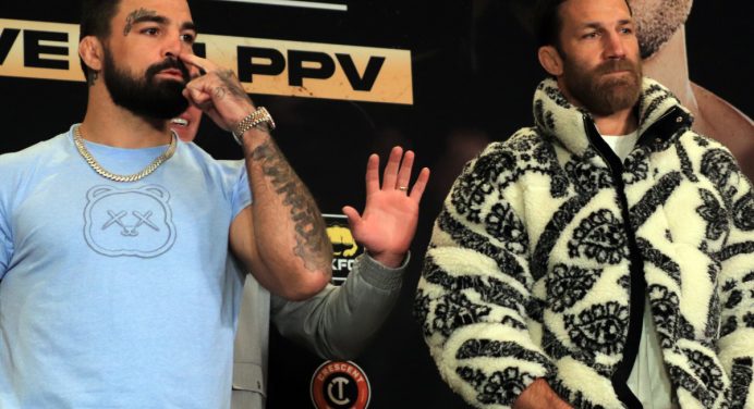 Mike Perry limpa o nariz em Rockhold durante encarada do Bare Knuckle; veja