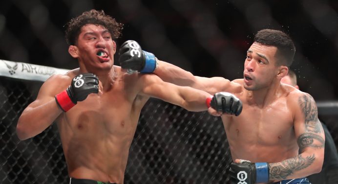 Cormier vê lado positivo de primeira derrota de prodígio no UFC: “Torná-lo mais humilde”